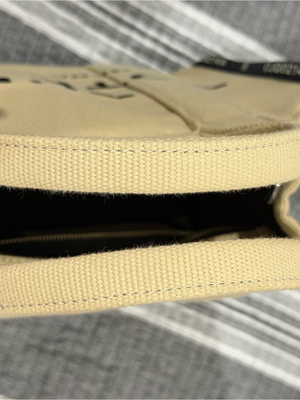 Marc Jacobs Beige Canvas Tote with Black Lettering - Picture 6 of 8